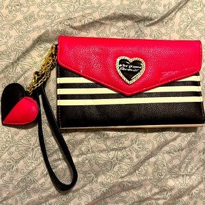 Betsey Johnson Wristlet 7x4